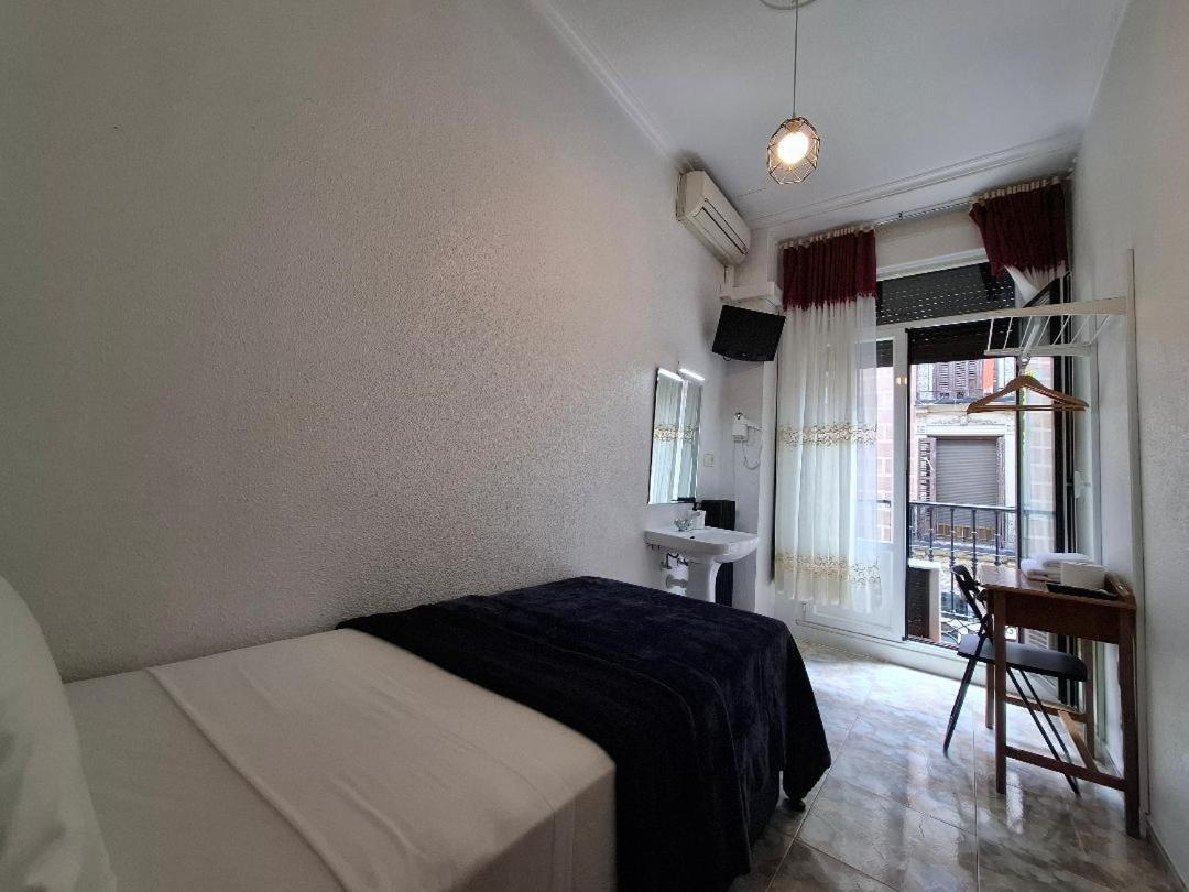 Hostal Palacios Fuencarral Madri Exterior foto